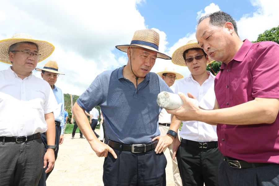 雷鳴山調研三峽集團海南區(qū)域工作