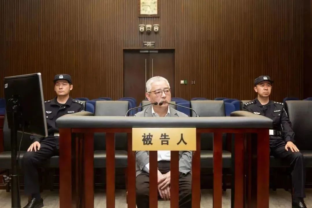 被控受賄1.56億，原上海電氣集團股份有限公司總裁、董事長鄭建華受審